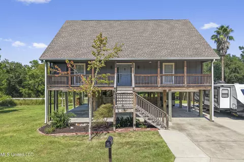 232 Hickey St, Waveland, MS 39576