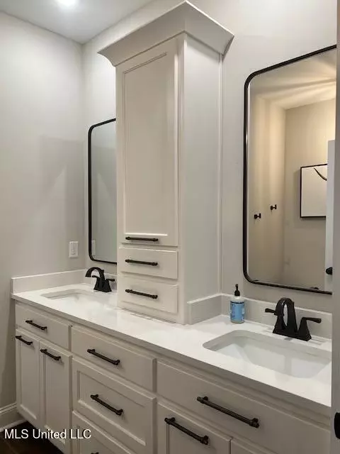 Bath - 2590 Ice Plant Ln, Hernando, MS 38632 photo 1 of 6