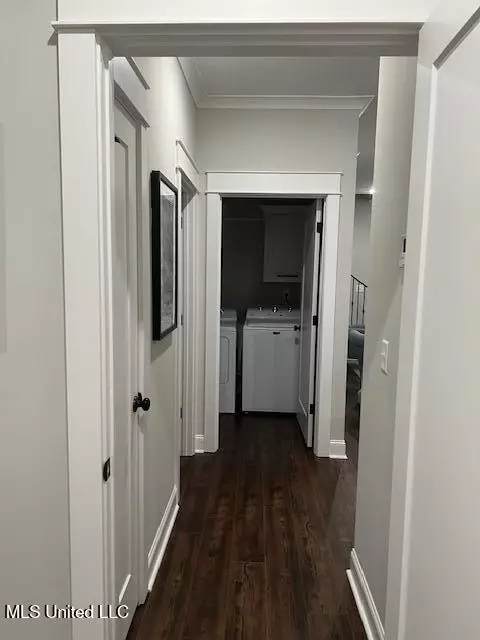 Entry Way - 2590 Ice Plant Ln, Hernando, MS 38632 photo 2 of 2