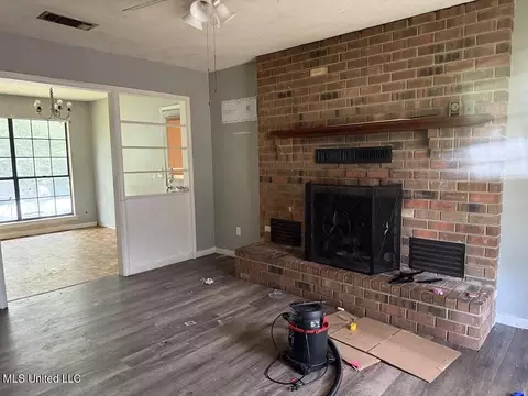 Living - 94 X L Smith Rd, Lumberton, MS 39455 photo 2 of 2