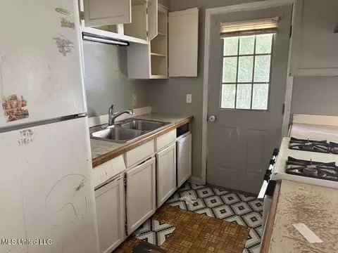 Kitchen - 94 X L Smith Rd, Lumberton, MS 39455 photo 1 of 2