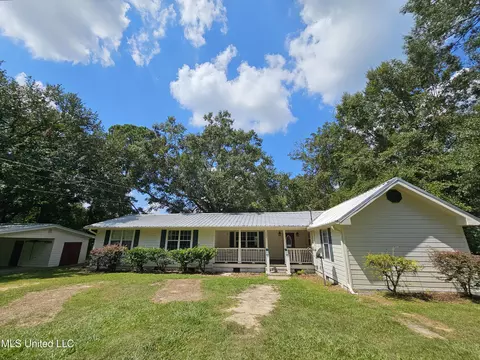 136 Baucum Rd, Carriere, MS 39426