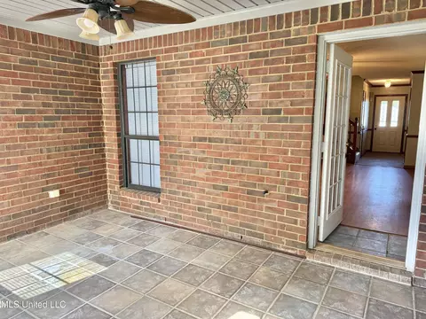 Exterior - 1999 Edgewood Blvd, Hernando, MS 38632 photo 11 of 12