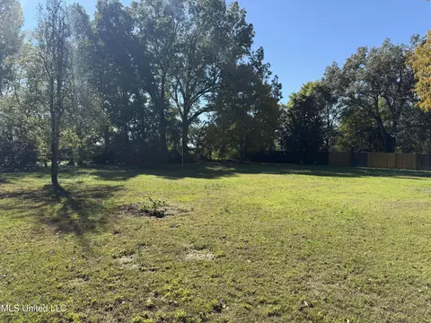 Exterior - 1999 Edgewood Blvd, Hernando, MS 38632 photo 10 of 12