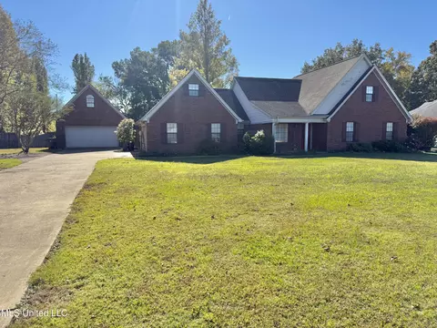 Exterior - 1999 Edgewood Blvd, Hernando, MS 38632 photo 2 of 12
