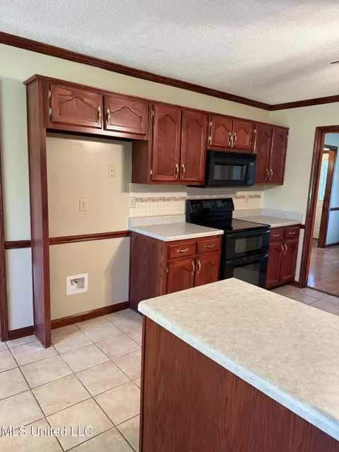 Kitchen - 1999 Edgewood Blvd, Hernando, MS 38632 photo 5 of 5