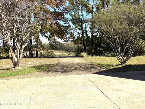 Exterior - 1999 Edgewood Blvd, Hernando, MS 38632 photo 5 of 12