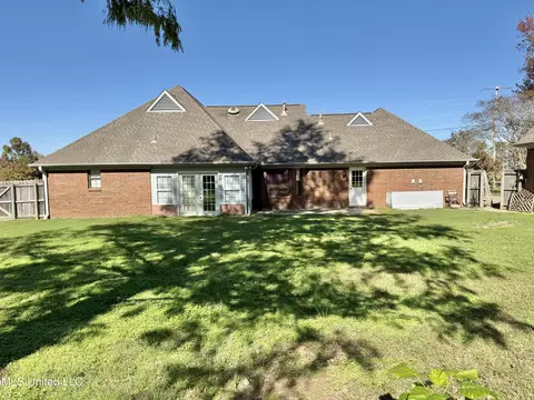 Exterior - 1999 Edgewood Blvd, Hernando, MS 38632 photo 8 of 12