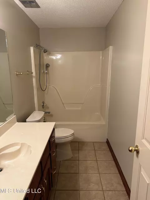 Bath - 1999 Edgewood Blvd, Hernando, MS 38632 photo 3 of 4