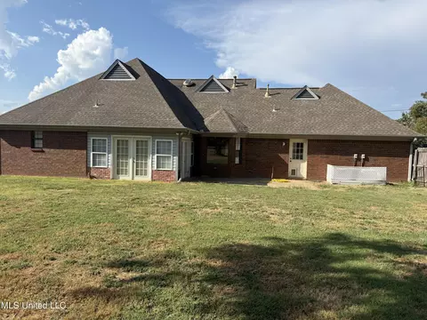 Exterior - 1999 Edgewood Blvd, Hernando, MS 38632 photo 6 of 12