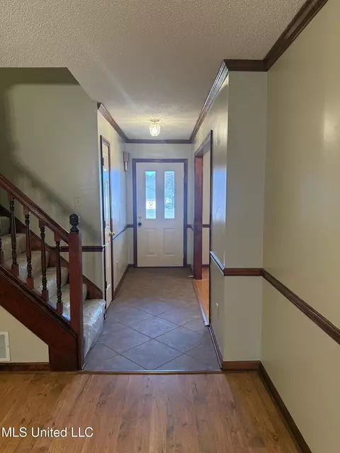 Entry Way - 1999 Edgewood Blvd, Hernando, MS 38632 photo 1 of 2