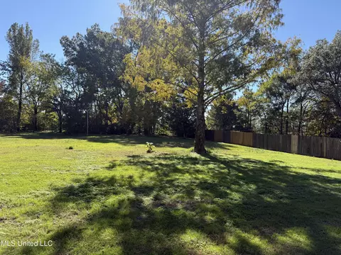 Exterior - 1999 Edgewood Blvd, Hernando, MS 38632 photo 9 of 12
