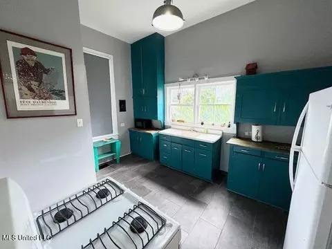 Kitchen - 205 Linton Ave, Natchez, MS 39120 photo 2 of 2