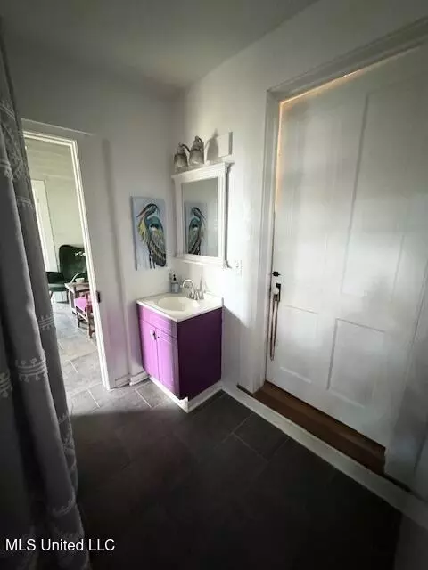 Bath - 205 Linton Ave, Natchez, MS 39120 photo 1 of 2