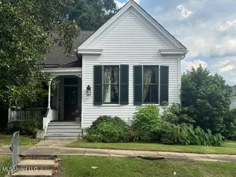 Exterior - 205 Linton Ave, Natchez, MS 39120 photo 2 of 5