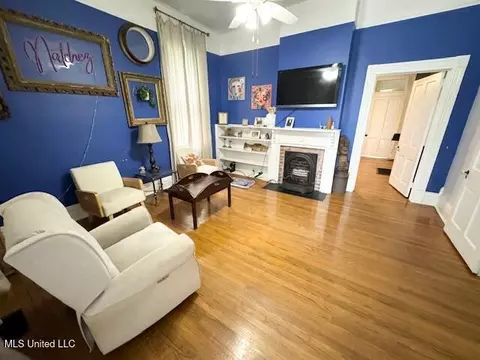 Living - 205 Linton Ave, Natchez, MS 39120 photo 1 of 2