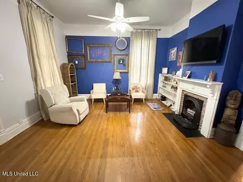 Living - 205 Linton Ave, Natchez, MS 39120 photo 2 of 2