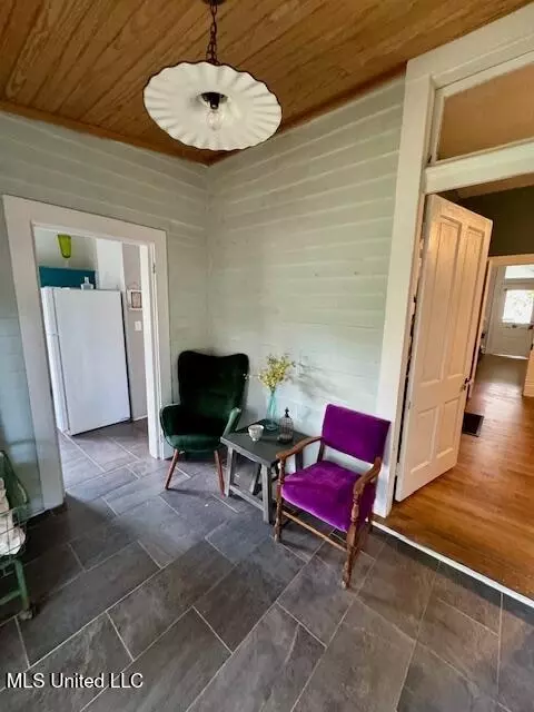 Entry Way - 205 Linton Ave, Natchez, MS 39120 photo 1 of 1