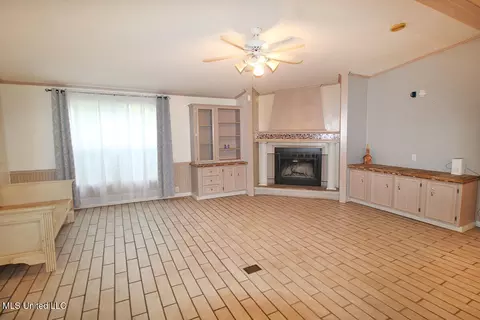 Living - 202 Howell Rd, Lucedale, MS 39452 photo 4 of 9