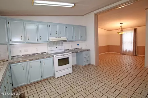 Kitchen - 202 Howell Rd, Lucedale, MS 39452 photo 3 of 5