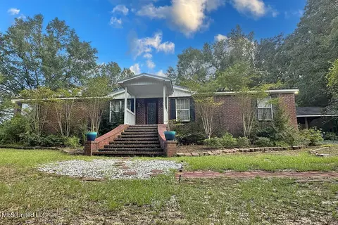 202 Howell Rd, Lucedale, MS 39452