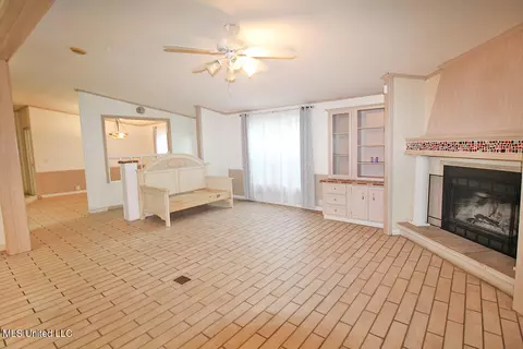 Living - 202 Howell Rd, Lucedale, MS 39452 photo 3 of 9
