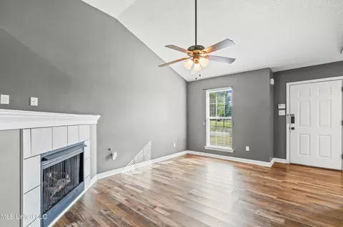 Living - 3053 W Conger Ct, Hernando, MS 38632 photo 3 of 3