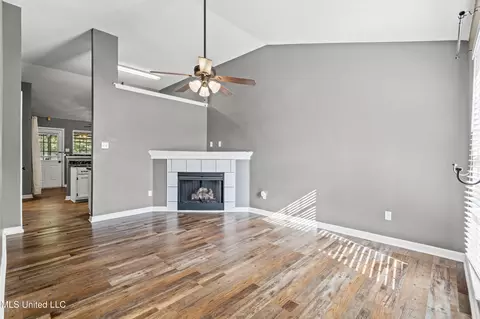 Living - 3053 W Conger Ct, Hernando, MS 38632 photo 1 of 3