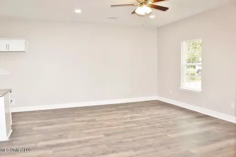Living - 120 Readys Dr, Lucedale, MS 39452 photo 2 of 4