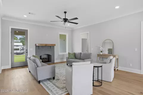 Living - 218 Lizzy Ln, Brandon, MS 39047 photo 1 of 2