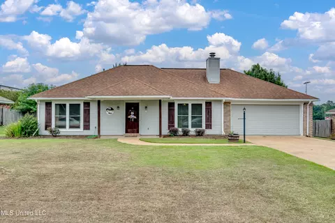693 Southern Oaks Dr, Florence, MS 39073