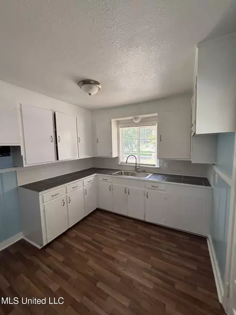 Kitchen - 545 Merigold Dr, Jackson, MS 39204 photo 1 of 1