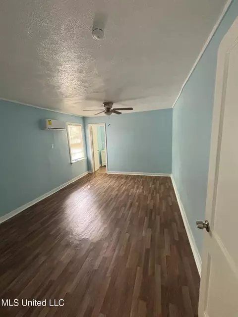 Living - 545 Merigold Dr, Jackson, MS 39204 photo 3 of 3