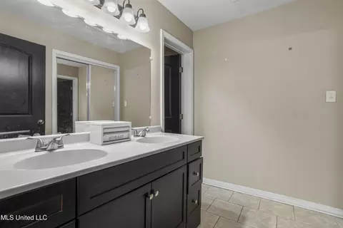 Bath - 6913 Barnes Rd, Moss Point, MS 39563 photo 1 of 3