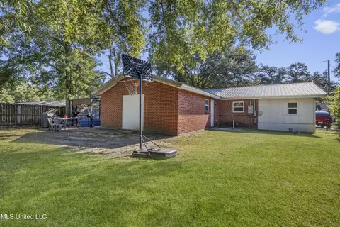 Exterior - 6913 Barnes Rd, Moss Point, MS 39563 photo 6 of 7