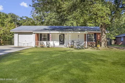 6913 Barnes Rd, Moss Point, MS 39563