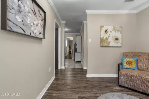 Entry Way - 6913 Barnes Rd, Moss Point, MS 39563 photo 2 of 2