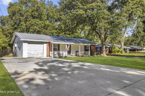 Exterior - 6913 Barnes Rd, Moss Point, MS 39563 photo 2 of 7