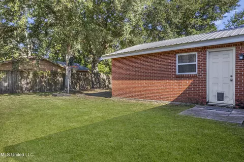 Exterior - 6913 Barnes Rd, Moss Point, MS 39563 photo 3 of 7