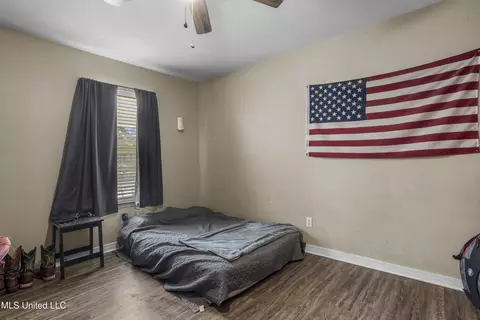 Bedroom - 6913 Barnes Rd, Moss Point, MS 39563 photo 3 of 3