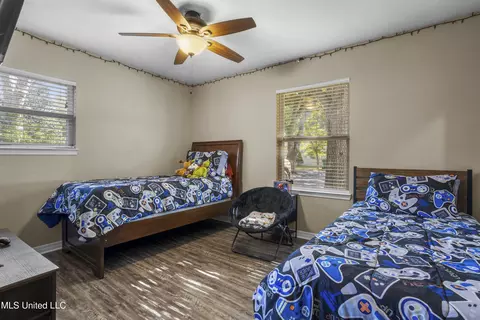 Bedroom - 6913 Barnes Rd, Moss Point, MS 39563 photo 2 of 3