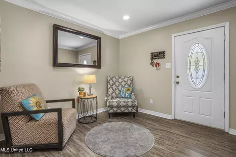 Entry Way - 6913 Barnes Rd, Moss Point, MS 39563 photo 1 of 2
