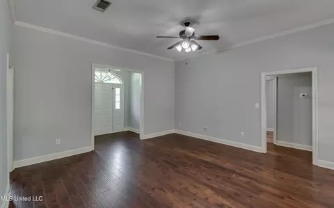 Living - 415 Hemlock Dr, Flowood, MS 39232 photo 3 of 4