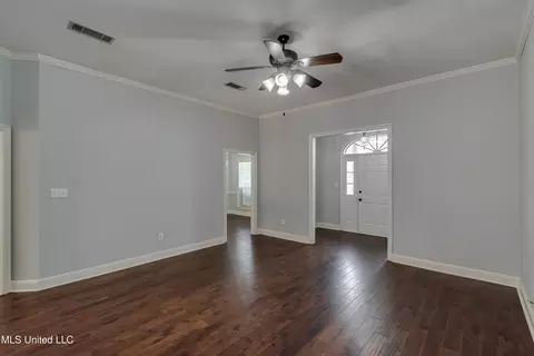Living - 415 Hemlock Dr, Flowood, MS 39232 photo 4 of 4