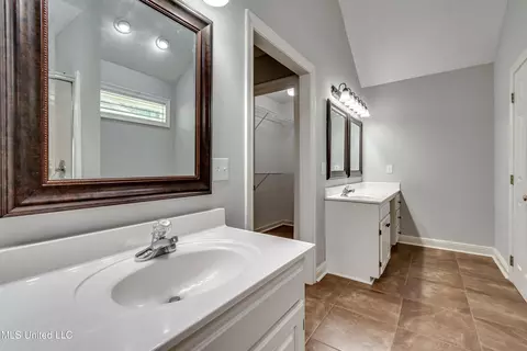 Bath - 415 Hemlock Dr, Flowood, MS 39232 photo 5 of 6