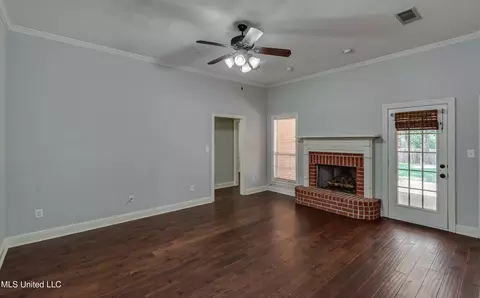 Living - 415 Hemlock Dr, Flowood, MS 39232 photo 2 of 4