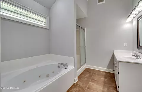 Bath - 415 Hemlock Dr, Flowood, MS 39232 photo 4 of 6