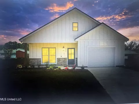 123 Mamie Cir, Picayune, MS 39466
