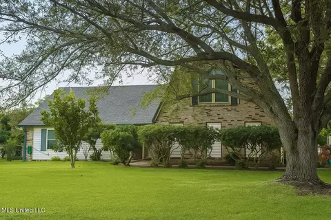 113 Mark Daniel Cir, Ocean Springs, MS 39564