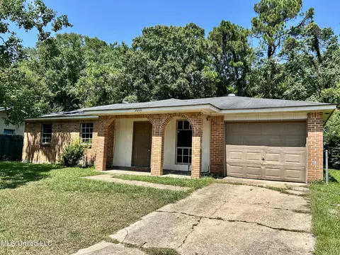 2000 Carol Dr, Gautier, MS 39553